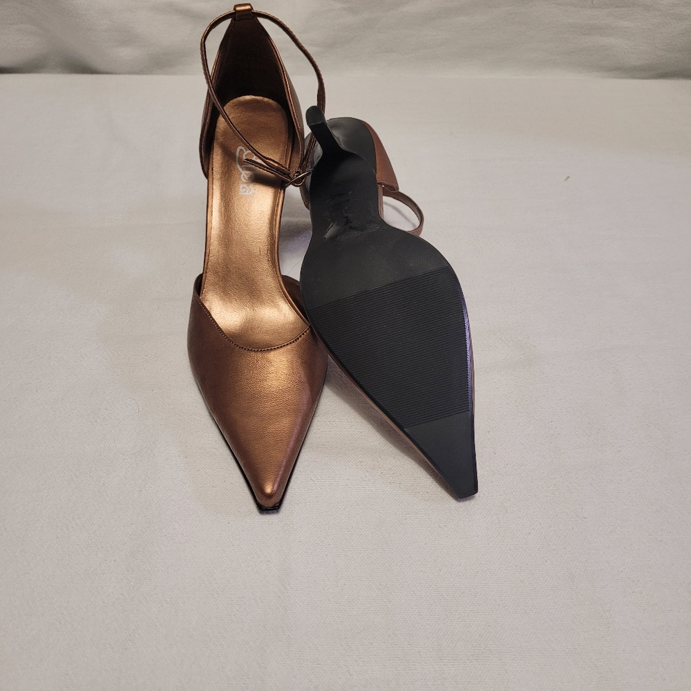 Shoes - Picture 2 of 3